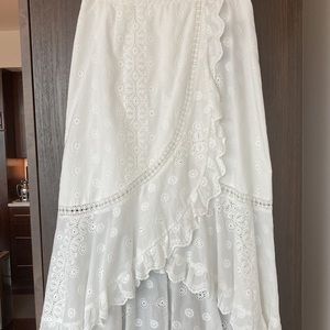 NWT The Kooples Paris tulip embroidery skirt in white. Size 3 100% cotton